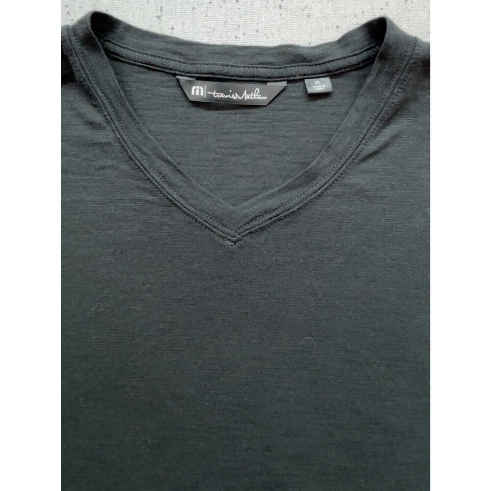 Travis Mathew Men's XL V-Neck Cloud Tee Shirt Black Soft Golf Casual $60